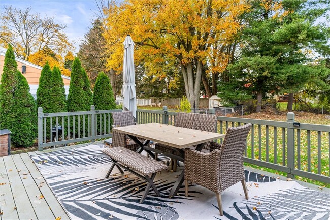 Building Photo - 46 Country Ln