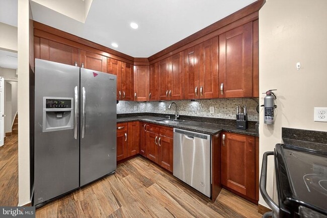 Building Photo - 817 6th St NW