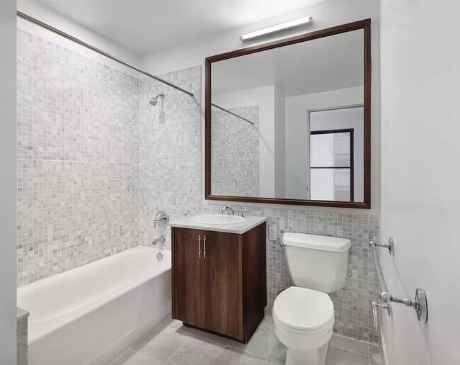 Building Photo - 3 bedroom in New York NY 10005