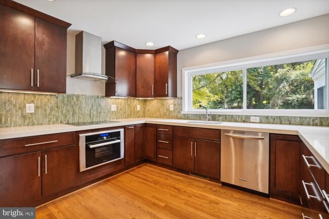 Building Photo - 6139 Tompkins Dr