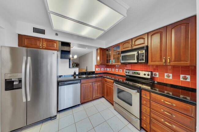 Building Photo - 14623 Bonaire Blvd
