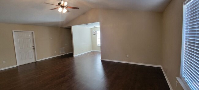 Building Photo - 3 bedroom/2 bath in Palm Grove