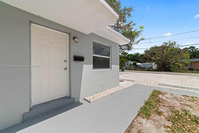 Building Photo - 2 bedroom in North Miami FL 33160
