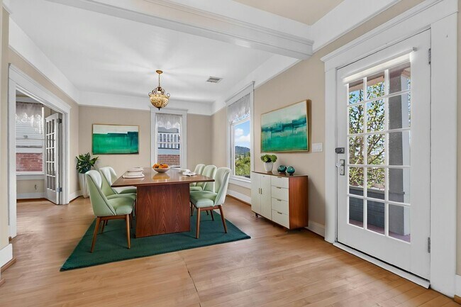 Building Photo - 3 Bedroom with Historical Charm Close to Square