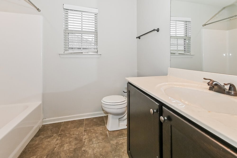 Building Photo - 2805 S Cherry Dr