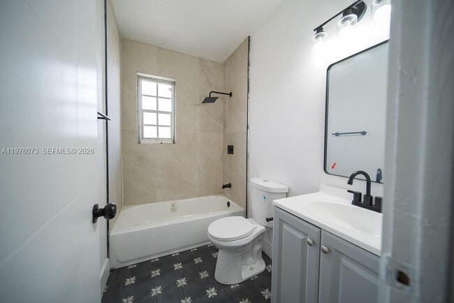 Building Photo - 533 NE 67th St