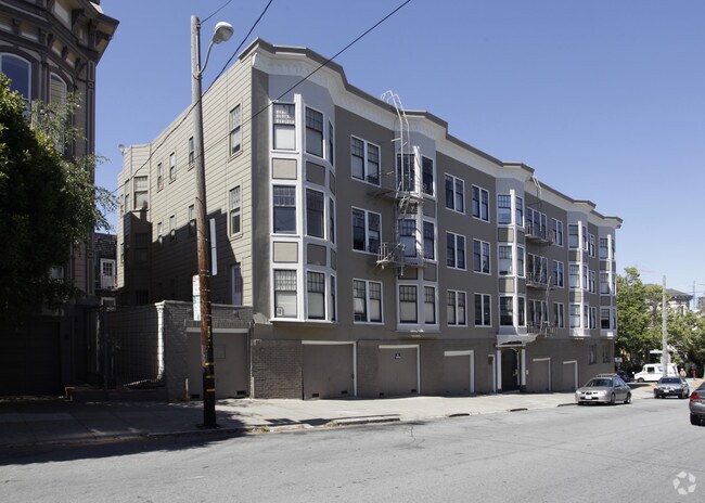 Building Photo - 400 Page