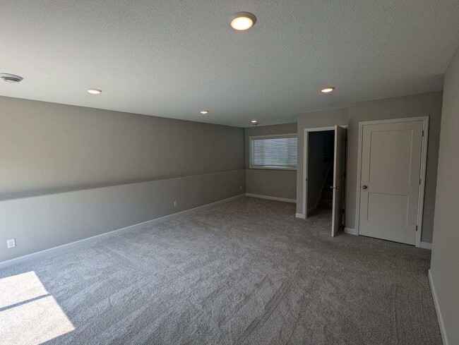 Building Photo - "Spacious 4-Bedroom Gem with 3 Full Baths and Nearly 2,000 Sq Ft of Comfort in Waverly!"