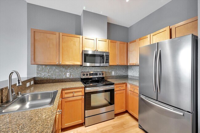 Building Photo - Prime Location Condo in Noe Valley - Please Contact for Showing Availability!