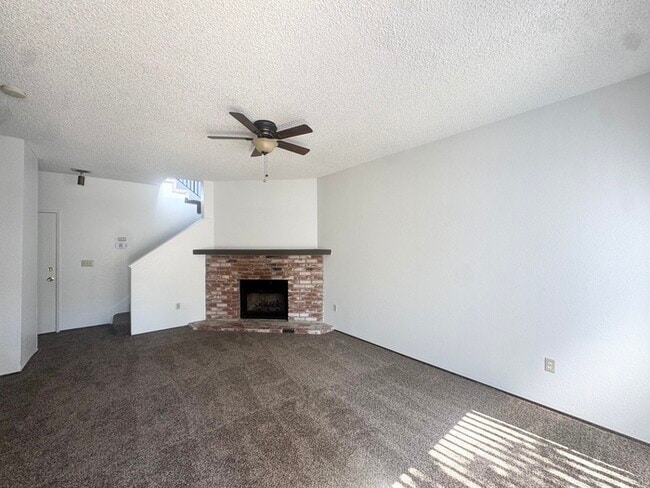 Building Photo - Beautiful 3/2.5 Condo for rent in Citrus Heights! 6219 OakValley