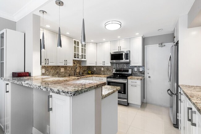 Building Photo - 3850 Galt Ocean Dr