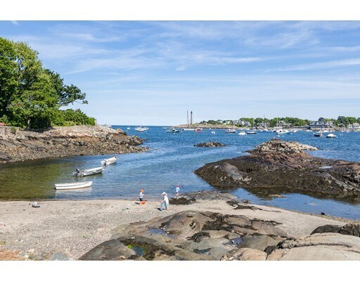 Building Photo - 147 Front St