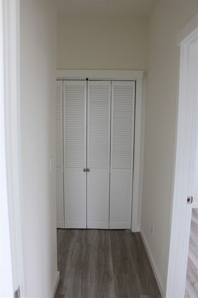 Building Photo - 2 bedroom 2 bathroom Brand New Triplex!