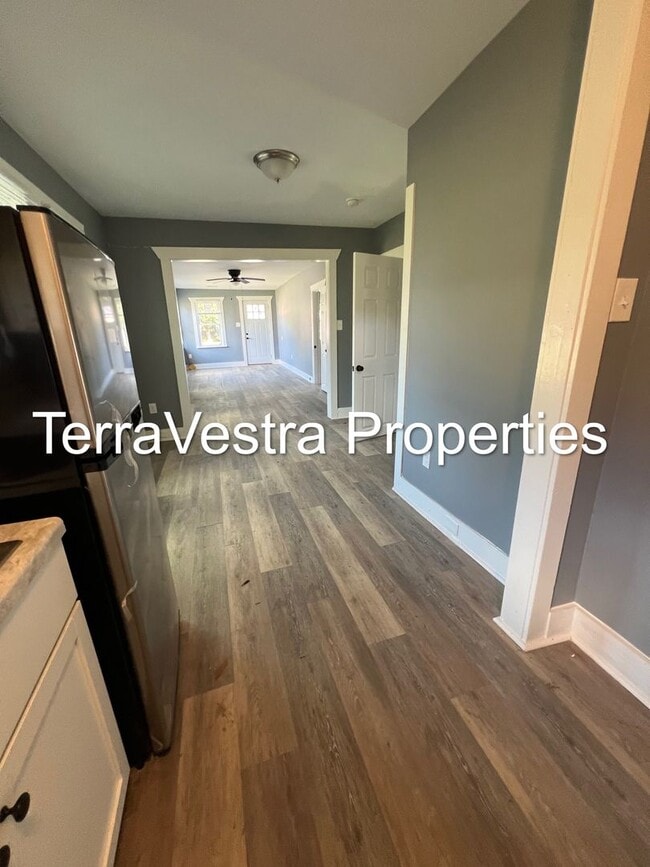 Building Photo - 4 Bedroom Single Family in Pennsville! Eligible for $500 Security Deposit.