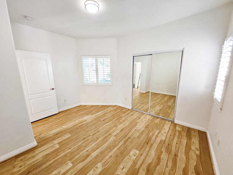 Building Photo - 3780 Lenawee Ave