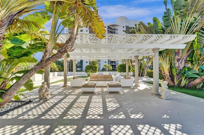 Building Photo - 3600 Yacht Club Dr