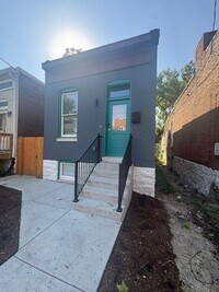 Building Photo - Newly Renovated Single Family Home