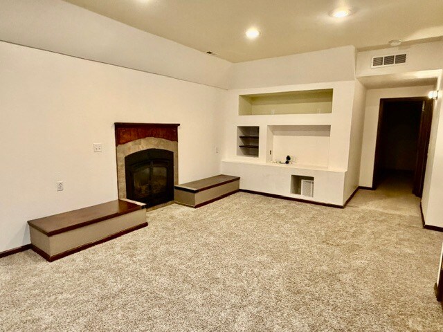 Building Photo - 1112 Meadow Oaks Dr