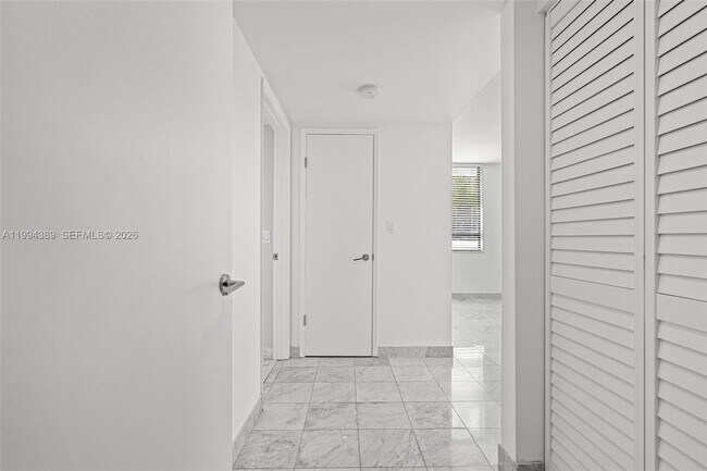 Building Photo - 5845 Collins Ave