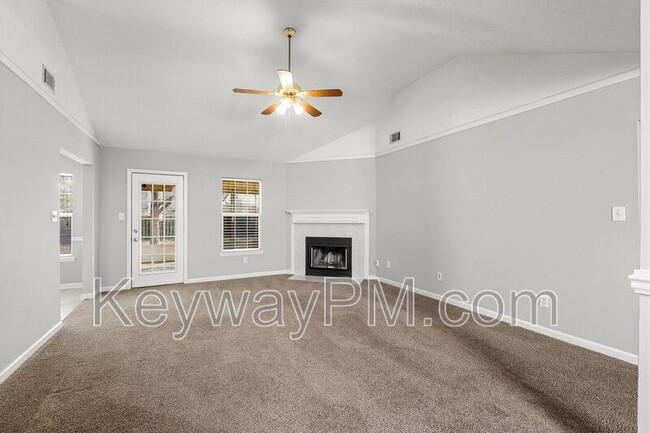 Building Photo - 137 Summerfield Cir