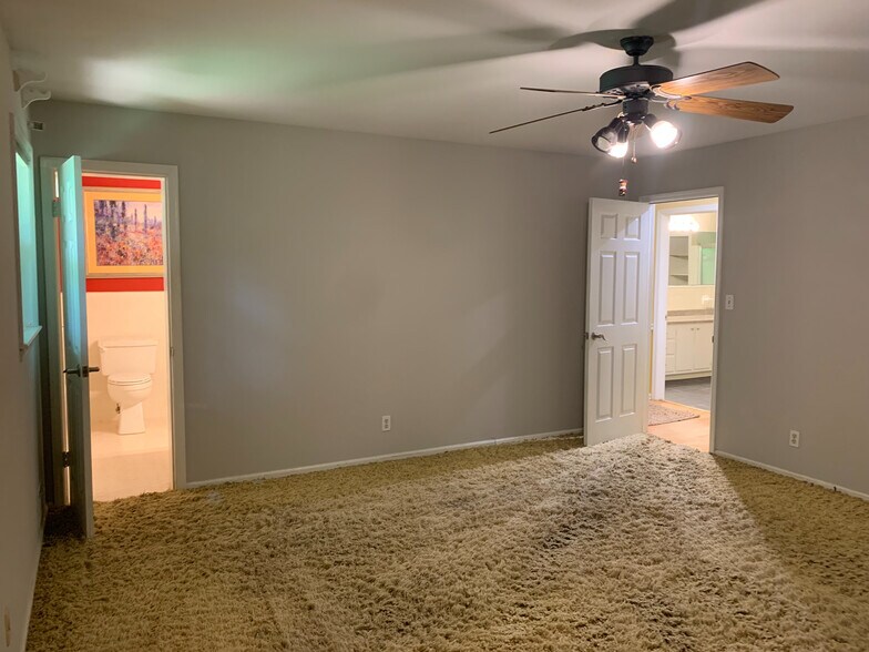 Building Photo - Room in House on Woodstock Rd