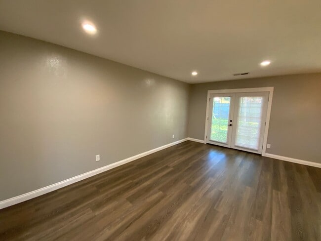 Building Photo - 3 Bedroom Single Story Home Available Near Louisiana Blvd NE & Candelaria Rd NE!