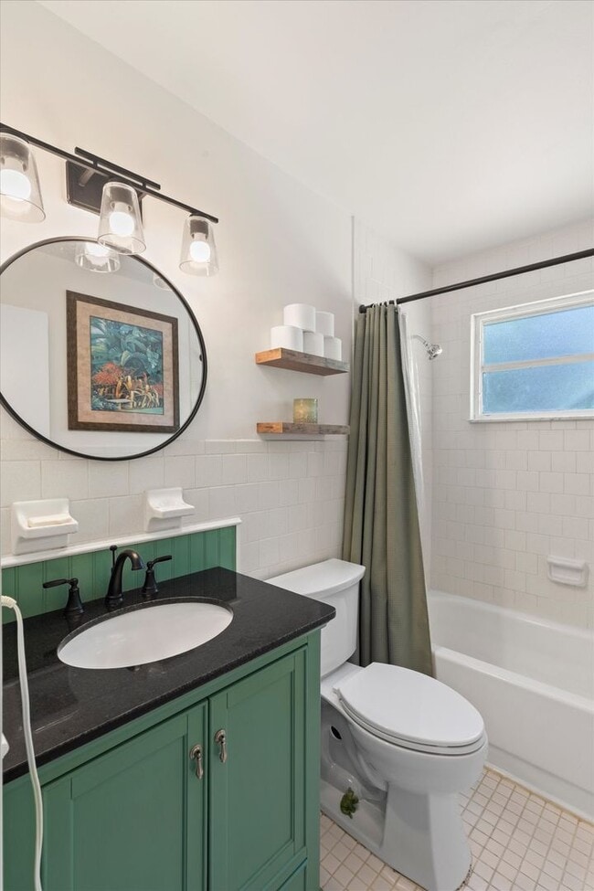 Building Photo - Charming 2-Bedroom Home for Rent in Big Pine Key