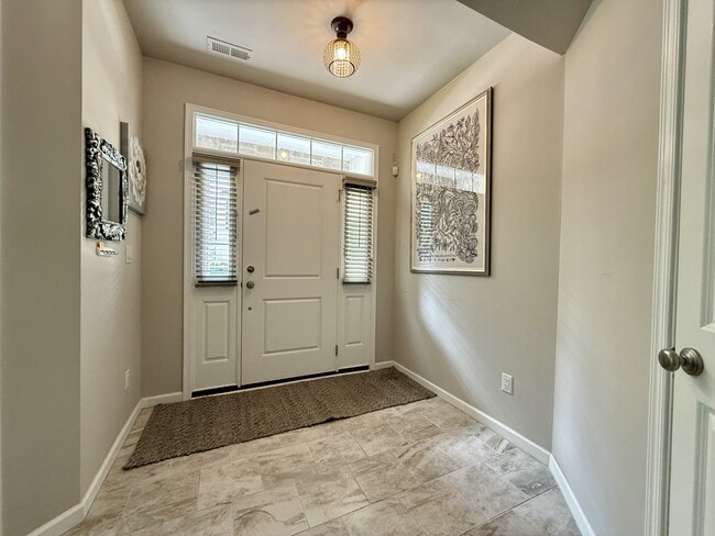 Building Photo - 2731 S Spurway Dr