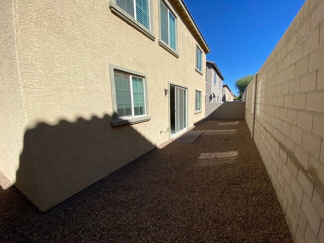 Building Photo - Beautiful 4 bed/3 home located in Henderson.