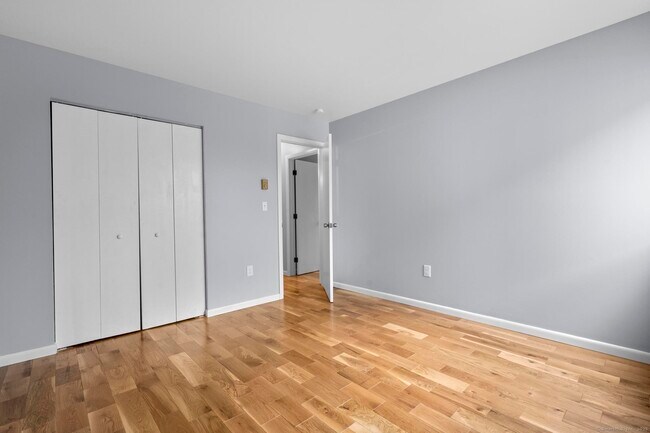 Building Photo - 23 Shirley St