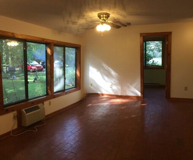 Building Photo - 106 Pleasant Dr