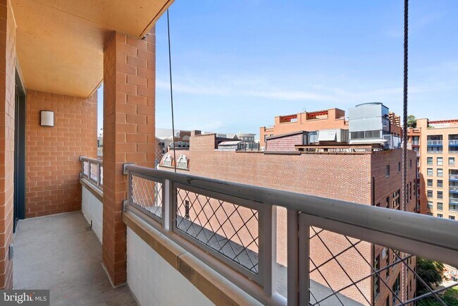 Building Photo - 631 D St NW