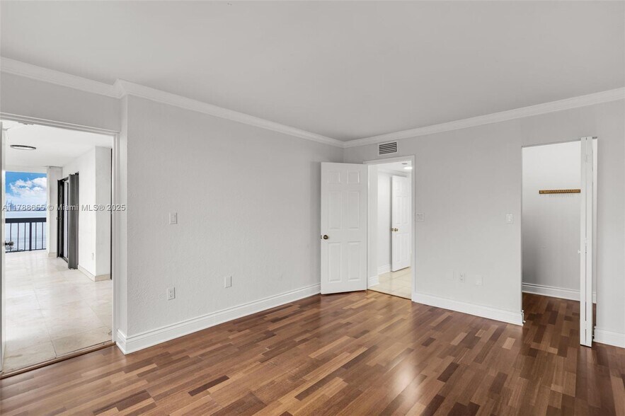 Building Photo - 2333 Brickell Ave