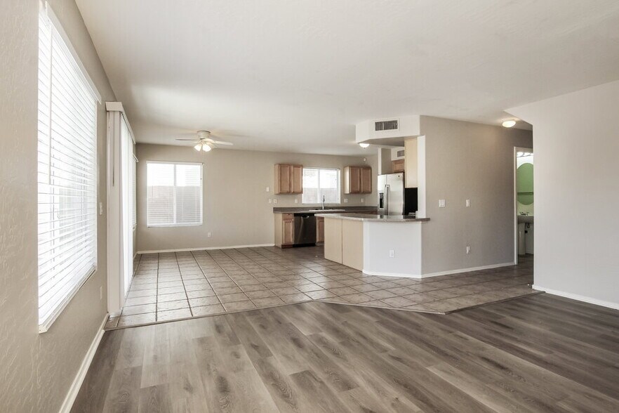 Building Photo - 14892 W Laurel Ln