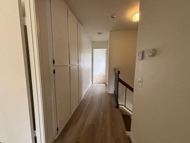 Building Photo - Spacious Updated Bonita Condo