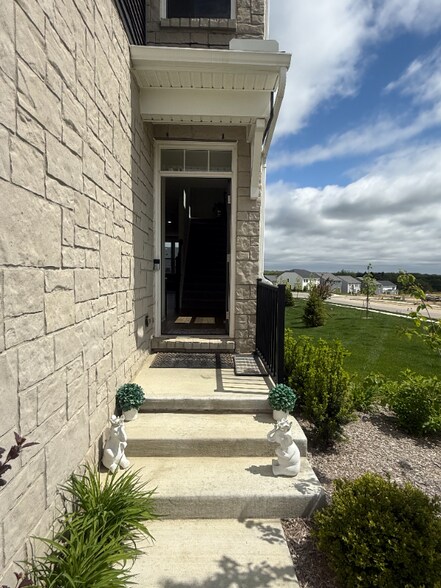 Building Photo - 1420 Arcadia Dr