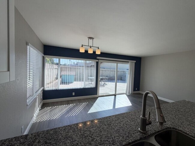 Building Photo - 11169 Avenida Del Gato