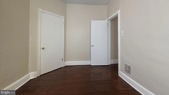 Building Photo - 5471 Delancey St