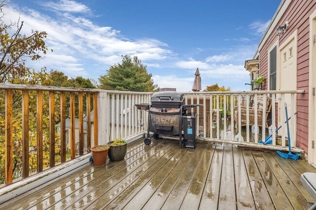 Building Photo - 48 Dudley St