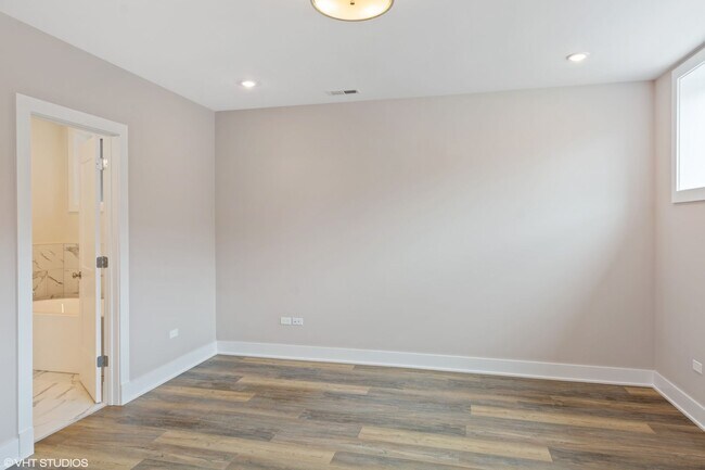 Building Photo - Condo Quality 3,400 SF Duplex Down in Roscoe Village, Pet Friendly Available August 1st