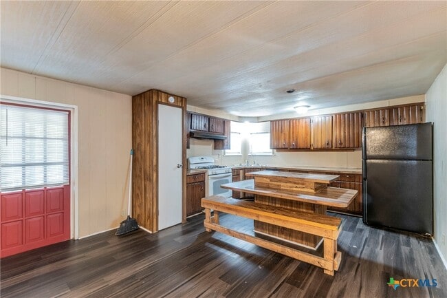 Building Photo - 5576 Helm Ln