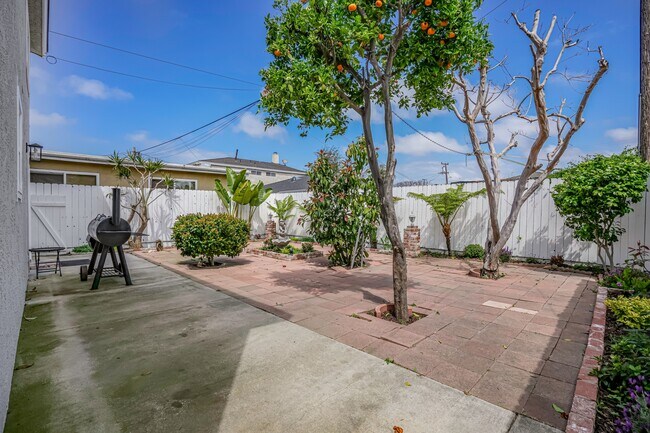 Building Photo - 4543 168th St