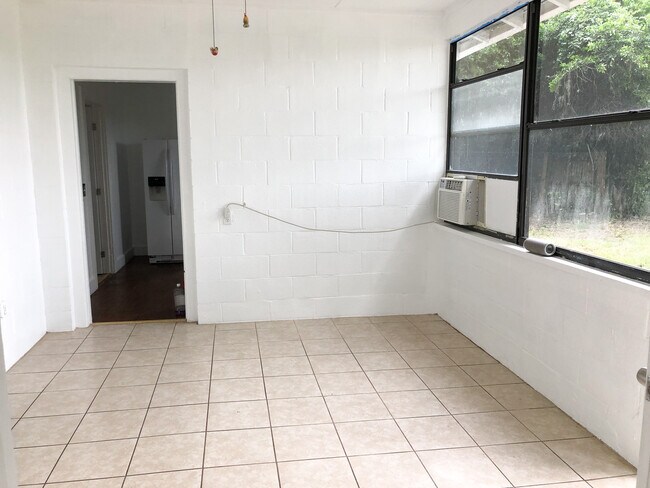 Building Photo - 12852 Florida Ave