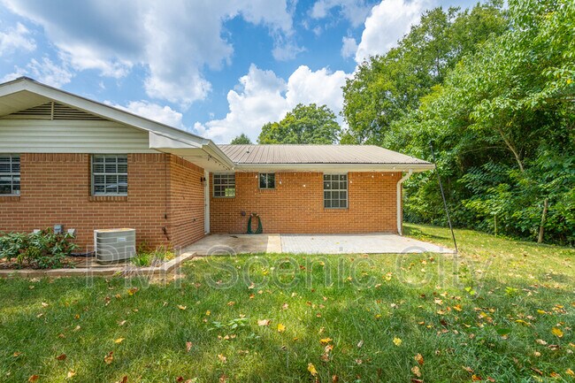 Building Photo - 2508 Woodfin Ave