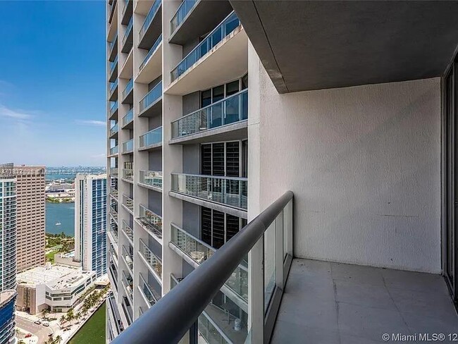Building Photo - 475 Brickell Ave