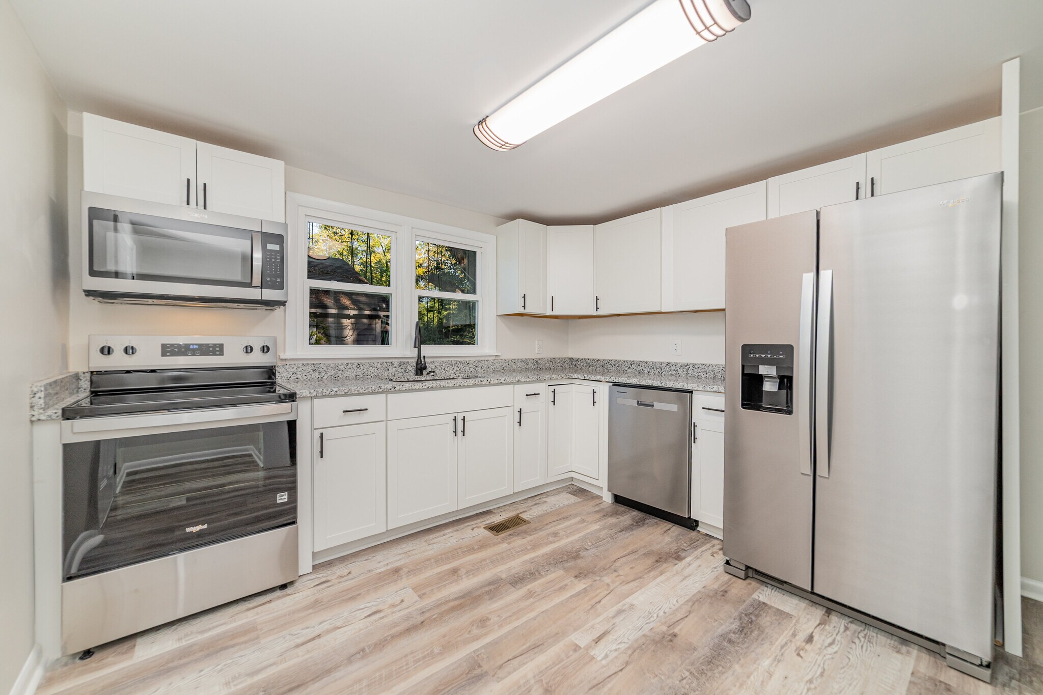 Building Photo - 211 Putnam St