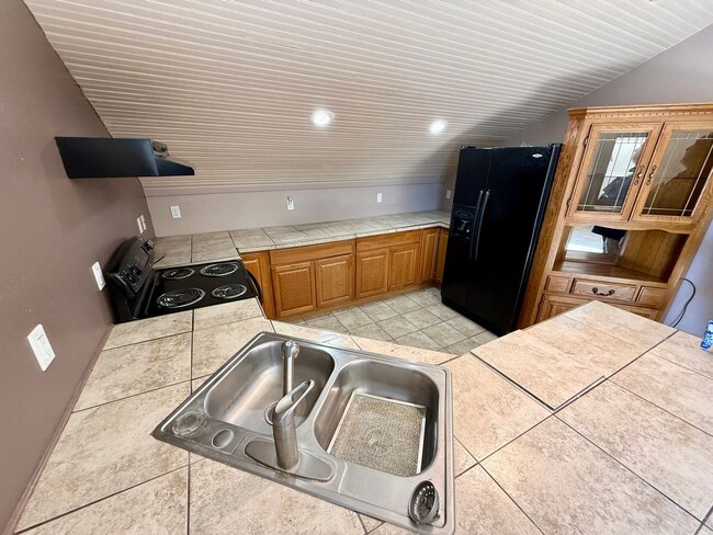 Building Photo - Keefer Studio