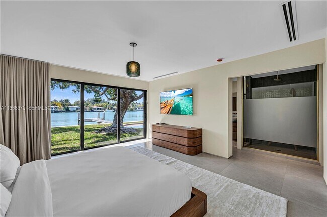 Building Photo - 1170 S Biscayne Point Rd