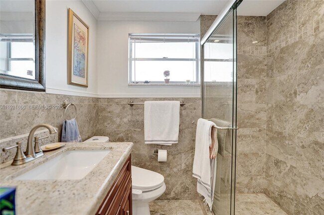 Building Photo - 330 SE 2nd St