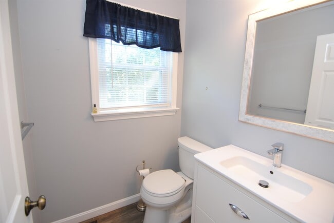 Building Photo - 77 Cadogan Way